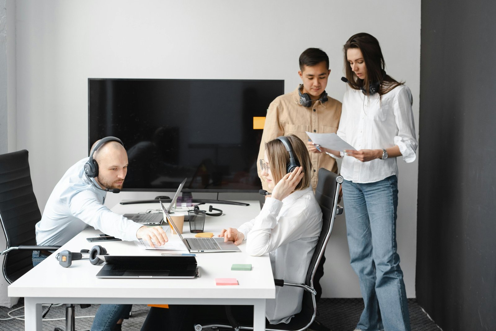 Independent travel agents collaborating and networking in a multi-level marketing travel agency environment