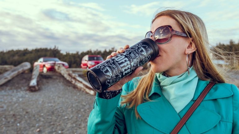 24 oz stainless steel coffee travel mug with leak-proof lid kept hot during outdoor adventure