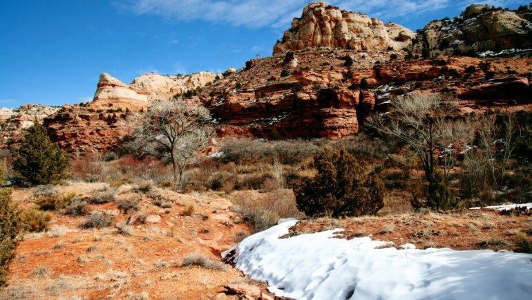 Scenic view of USA January travel destinations featuring warm sunny beach and snowy mountain with winter sports