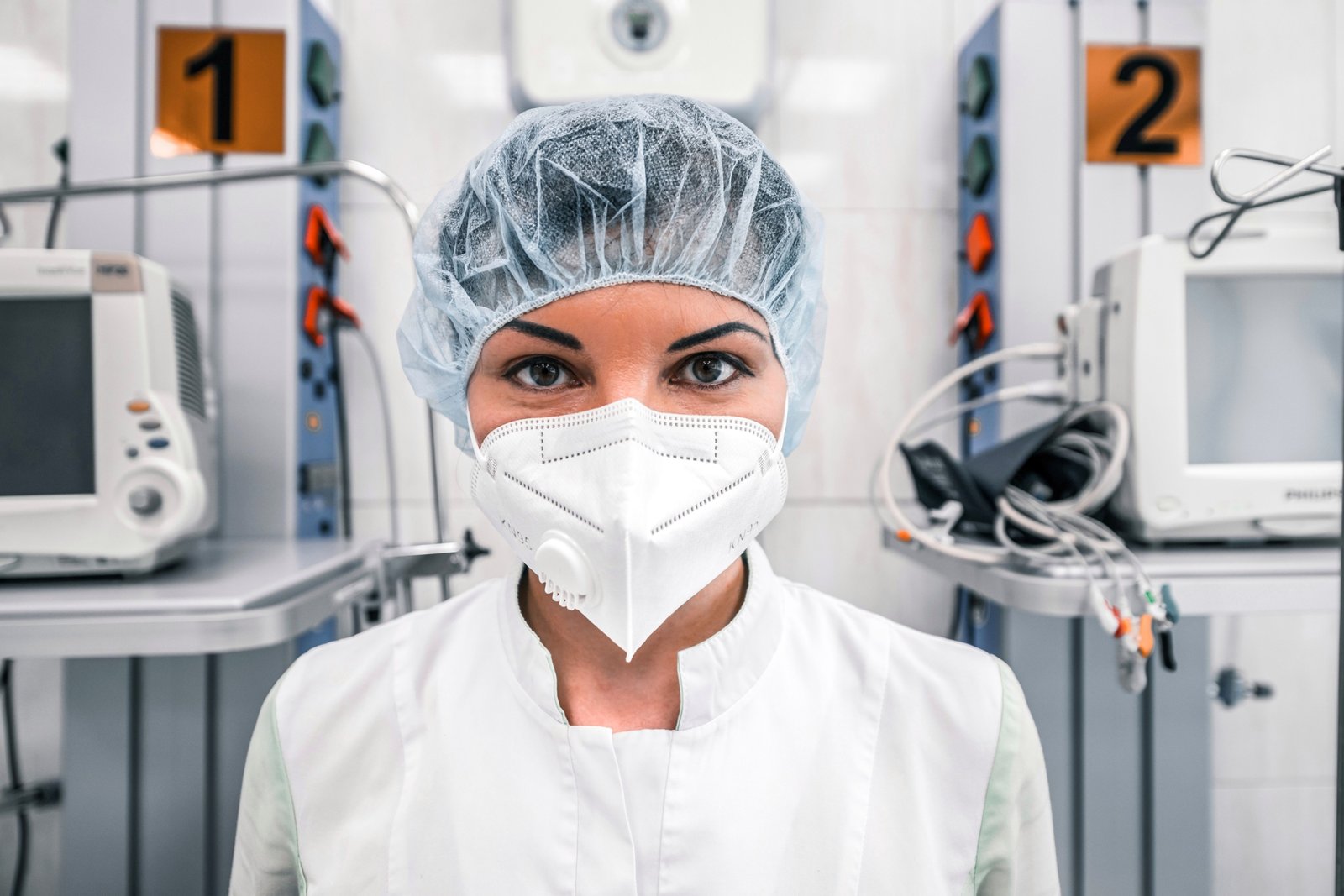 ICU travel nurse providing critical care in hospital intensive care unit