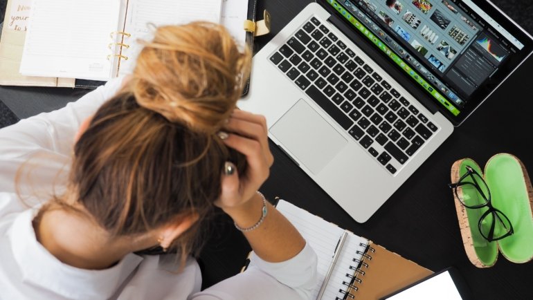 Frustrated person troubleshooting software issue on computer to fix EndNote export dialog problem