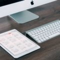 Professional using a digital calendar app with travel time buffers to manage appointments and improve punctuality