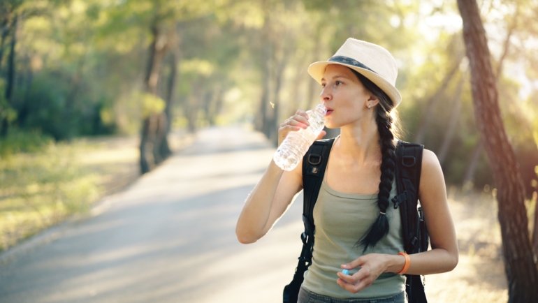 traveler practicing intermittent fasting while staying hydrated on a journey