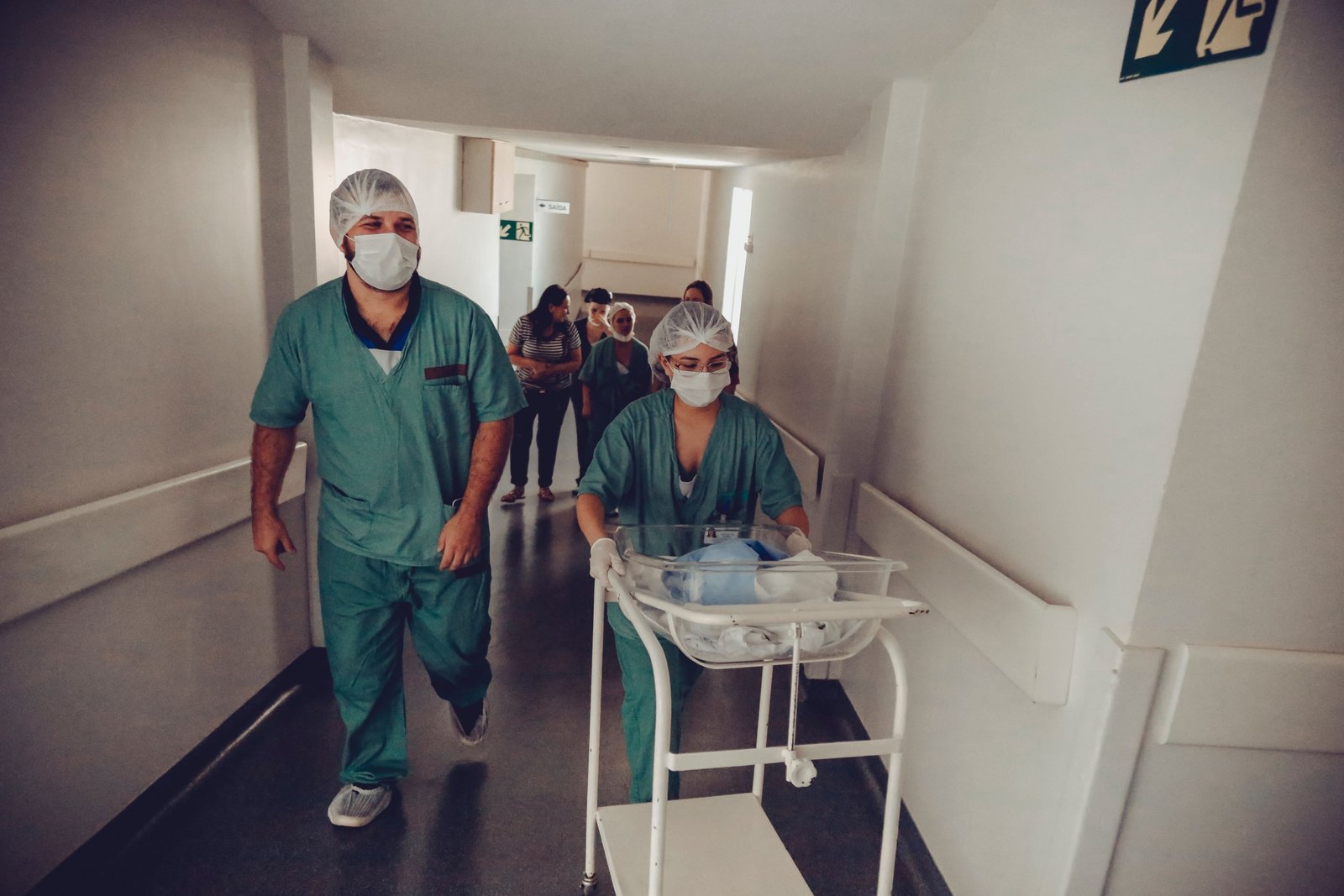 medical surgical travel nurse caring for patient in hospital setting