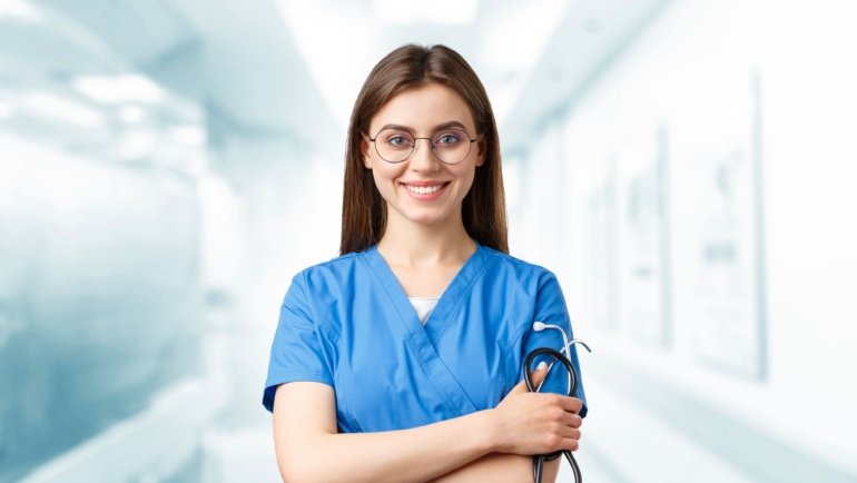 Travel nurse providing care in a Minnesota hospital, representing healthcare opportunities and professional growth