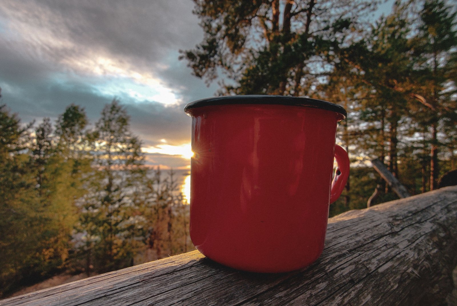 American made stainless steel travel coffee mug keeping coffee hot during outdoor travel